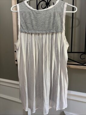 GAP Two-Tone Sleeveless Pleated Tank M- White Heather Gray Relaxed minimalist